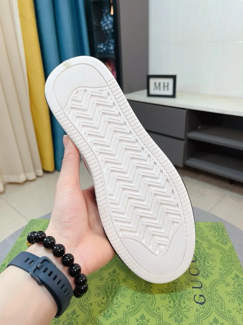 Men's shoes 💰420🌹🌹GUCCI [Gucci] New high-end brand of men's shoes, the latest fashionable casual men's shoes, trendy and versatile, relaxed and sporty style, uppers imported from Italy, first-layer cowhide, genuine leather lining, and ultra-fine workmanship. Original personalized fashionable rubber wear-resistant outsole, light and comfortable on the foot, size 38-44
